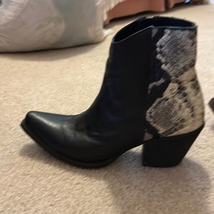 Ariat black and snack skin boot